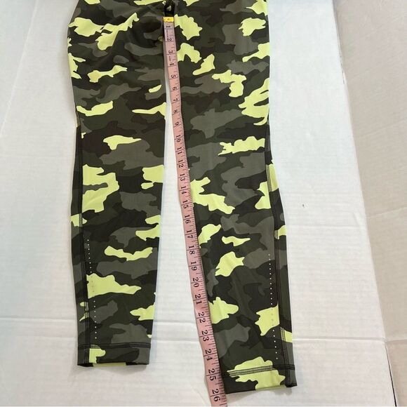 Lululemon Swift Speed High-Rise Tight 28" in green multi | Size 8 - Picture 15 of 16